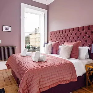 Darcys' View Apartment